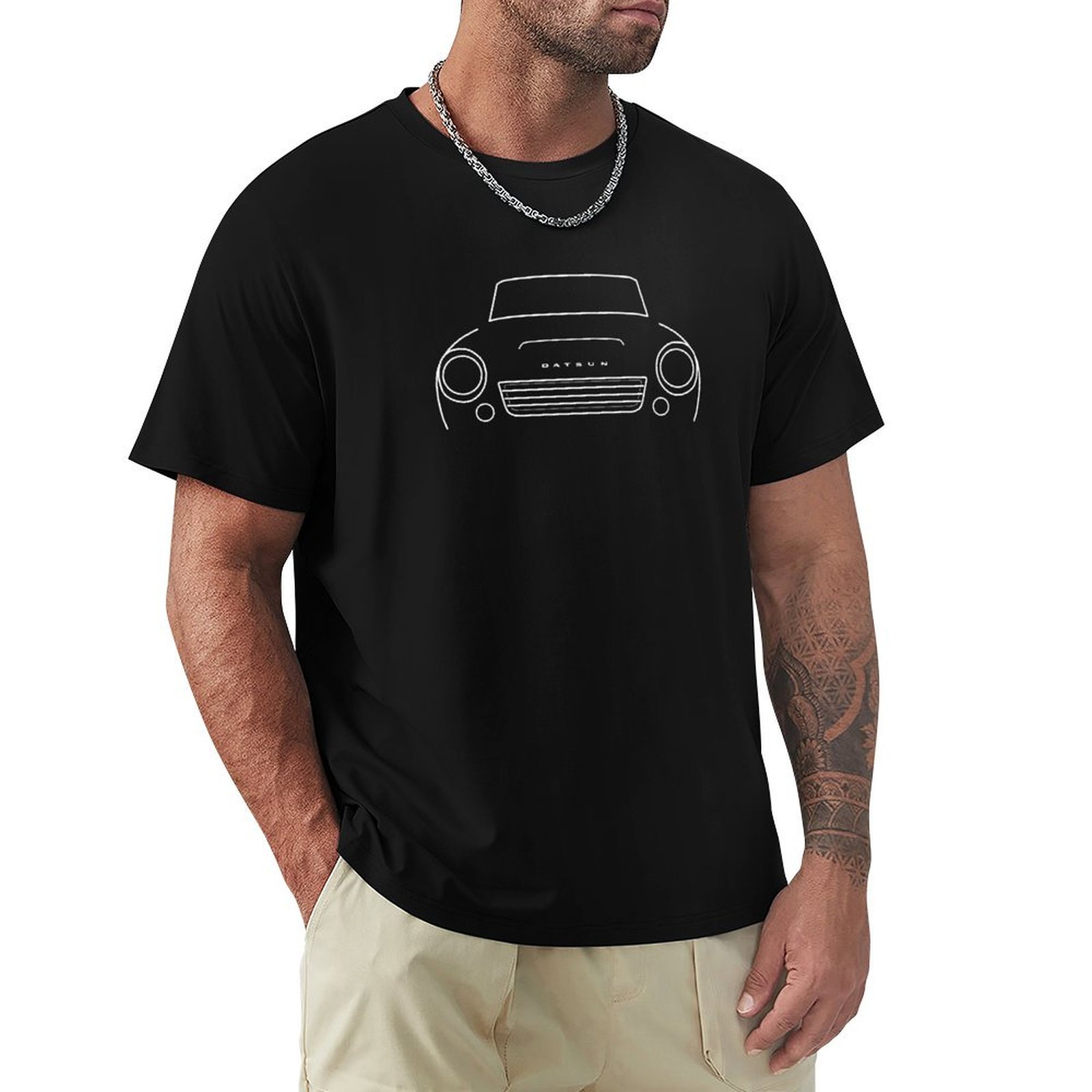 Men'S Fashion 1960S - เสื้อยืดลายกราฟิกเส้นขอบสีขาวของรถคลาสสิก Datsun Roadster ยุค 1960s พร้อมลายพิมพ์ตัวอักษรแฟชั่น